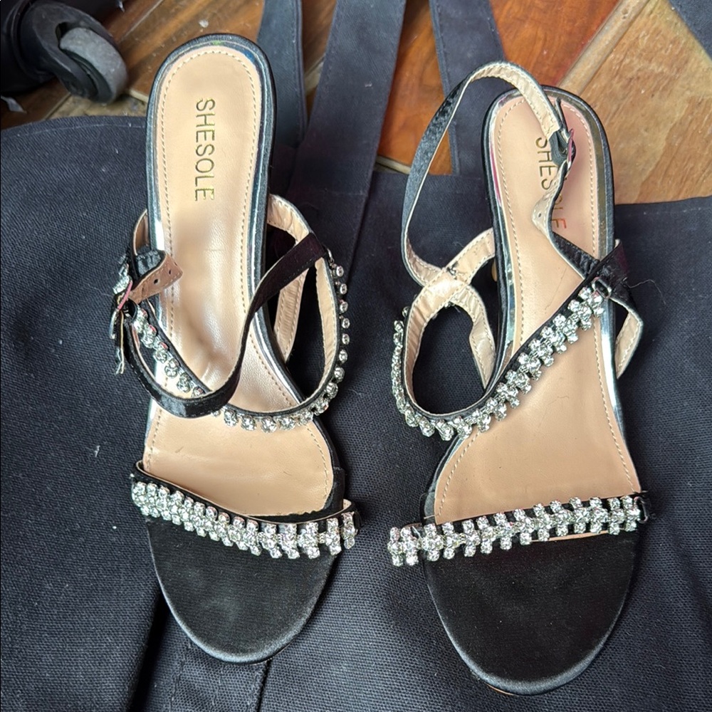 Elegant Black Sandals with Silver Chain Detailing